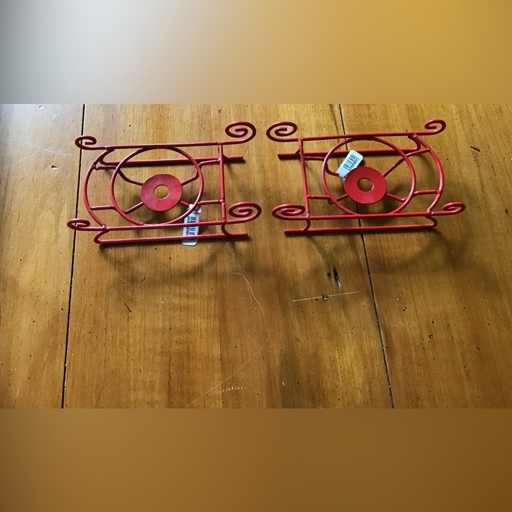 NWT Two adorable Wire Santa. Sleigh Cupcake Holders from Create  & Barrel.